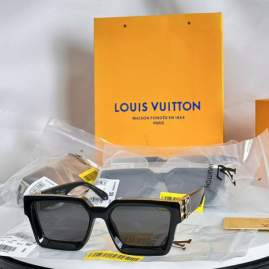 Picture of Louis Vuitton Sunglasses _SKUfw75841801fw